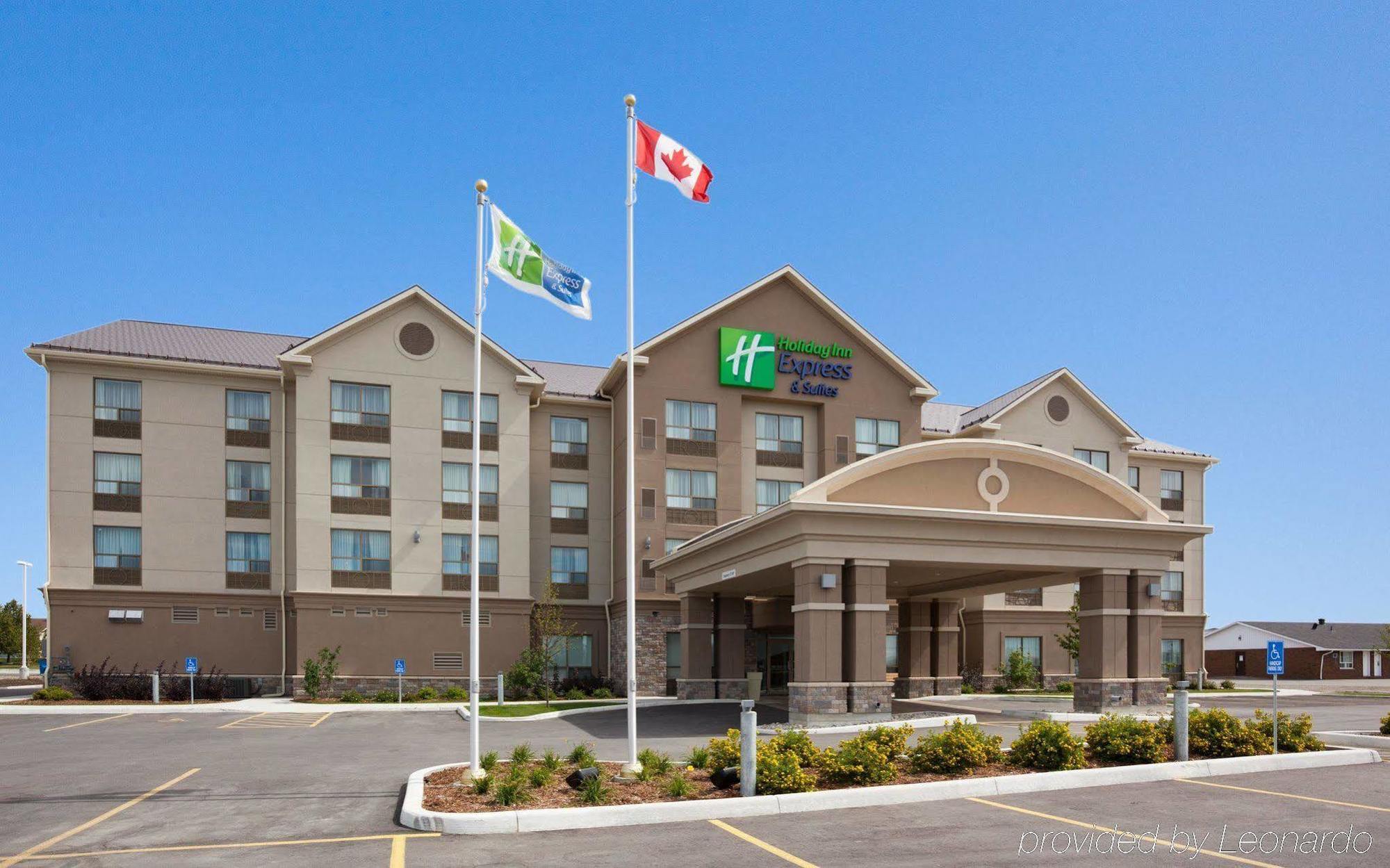 Holiday Inn Express & Suites New Liskeard Exterior photo