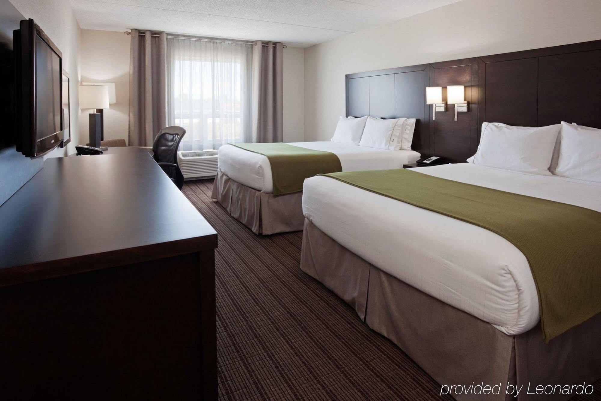 Holiday Inn Express & Suites New Liskeard Exterior photo